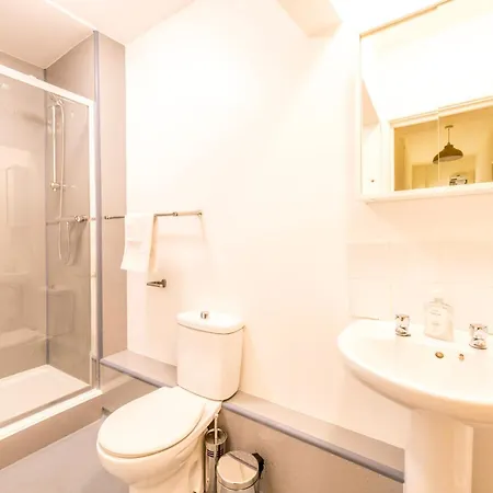 Centralised 9 Bedroom Flat By Prescott *