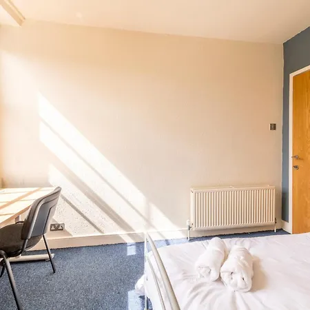 Centralised 9 Bedroom Flat By Prescott Bristol