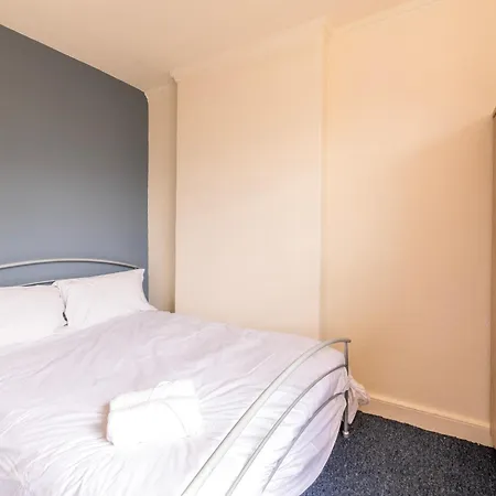 Centralised 9 Bedroom Flat By Prescott * Bristol