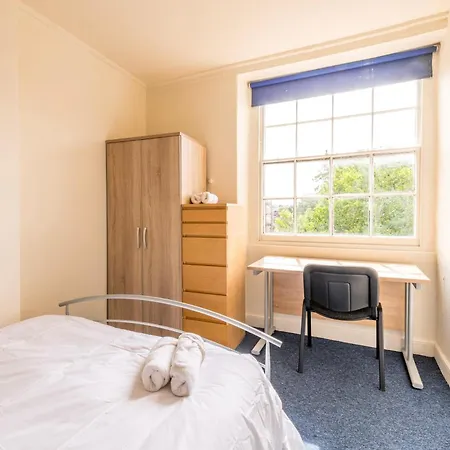 Centralised 9 Bedroom Flat By Prescott Apartman