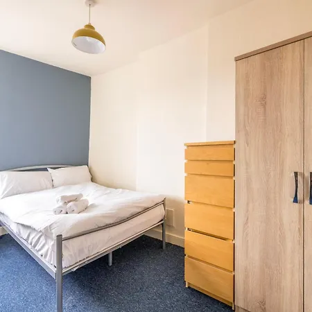 Centralised 9 Bedroom Flat By Prescott Bristol