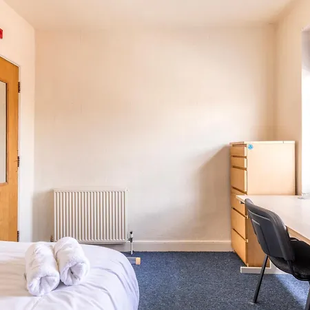 Centralised 9 Bedroom Flat By Prescott