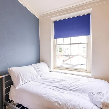 Centralised 9 Bedroom Flat By Prescott Lägenhet Bristol