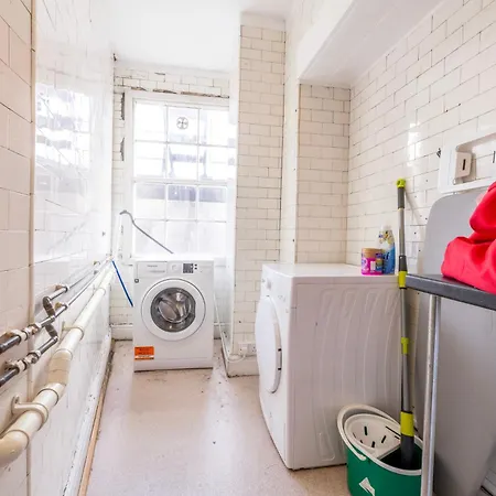 Centralised 9 Bedroom Flat By Prescott *