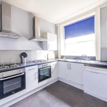 Centralised 9 Bedroom Flat By Prescott Apartman *