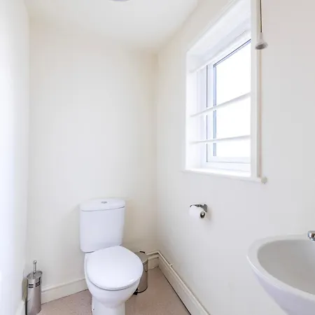 Centralised 9 Bedroom Flat By Prescott *