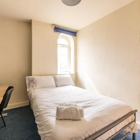 דירה Centralised 9 Bedroom Flat By Prescott בריסטול