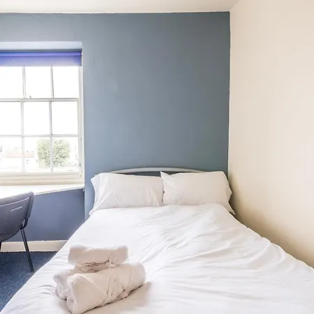 Centralised 9 Bedroom Flat By Prescott בריסטול