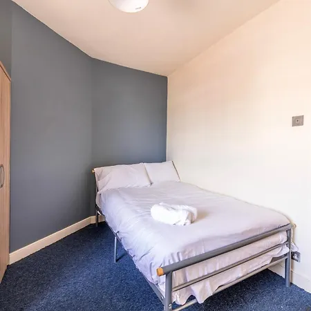 Centralised 9 Bedroom Flat By Prescott דירה *