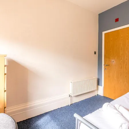 Centralised 9 Bedroom Flat By Prescott *
