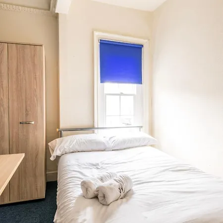 Centralised 9 Bedroom Flat By Prescott בריסטול